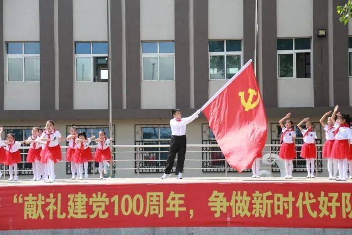 父亲为女儿报仇生吞螃蟹腰背剧痛，如何看待此事？医生是如何回应的？游戏画面
